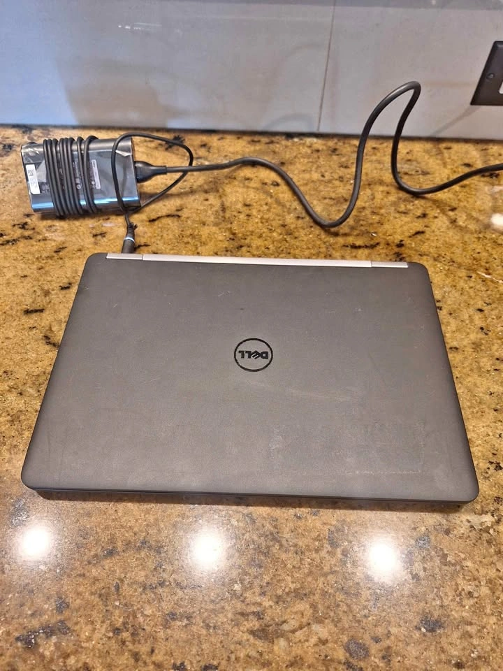 Dell Laptop 8GB RAM, i5, 12.5" 1080p Screen