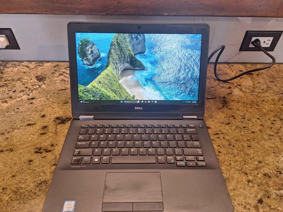 Dell Laptop 8GB RAM, i5, 12.5" 1080p Screen - photo 2