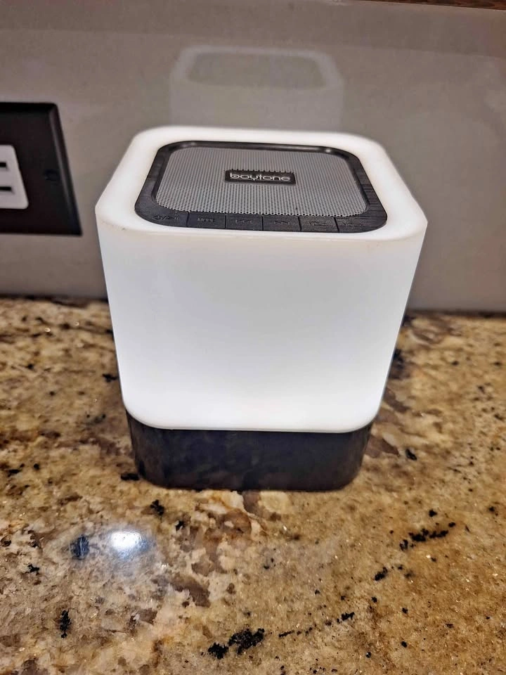 Boytone Bluetooth speaker with night light