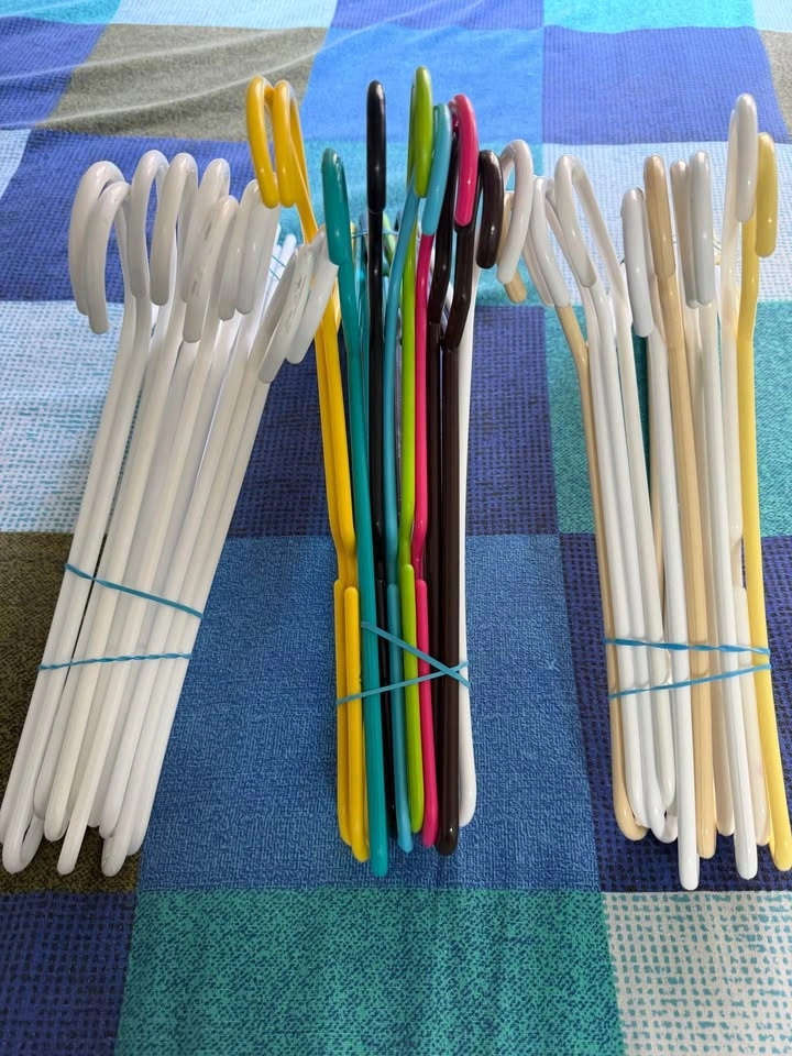 Set of 30 Hangers | colourful | Strong | no Damage - photo 2