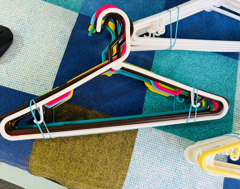 Set of 30 Hangers | colourful | Strong | no Damage - photo 3