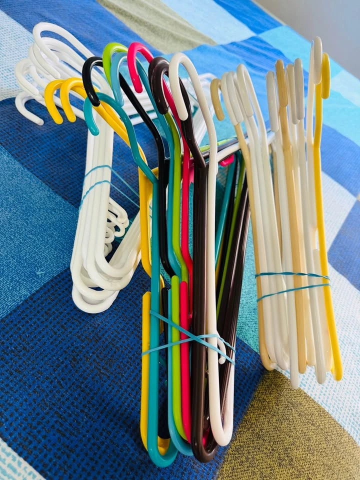 Set of 30 Hangers | colourful | Strong | no Damage - photo 4