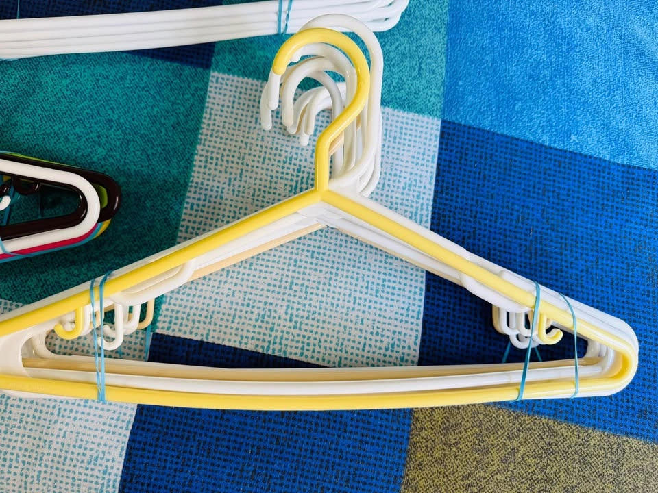 Set of 30 Hangers | colourful | Strong | no Damage - photo 5
