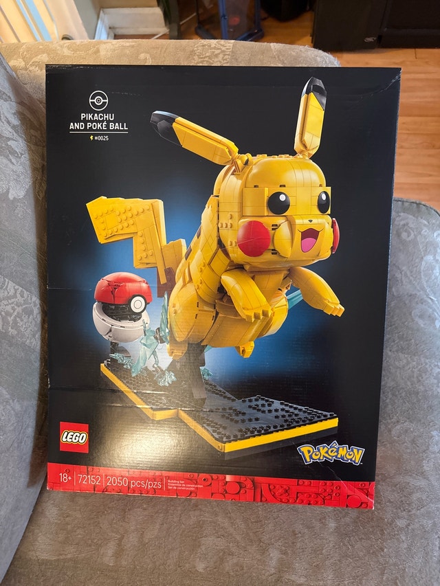 Pikachu & Poke Ball Lego Set BNIB