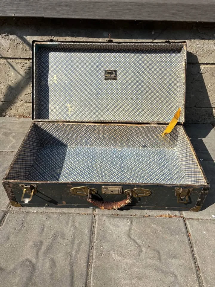 Antique metal suitcases image indicator(2)