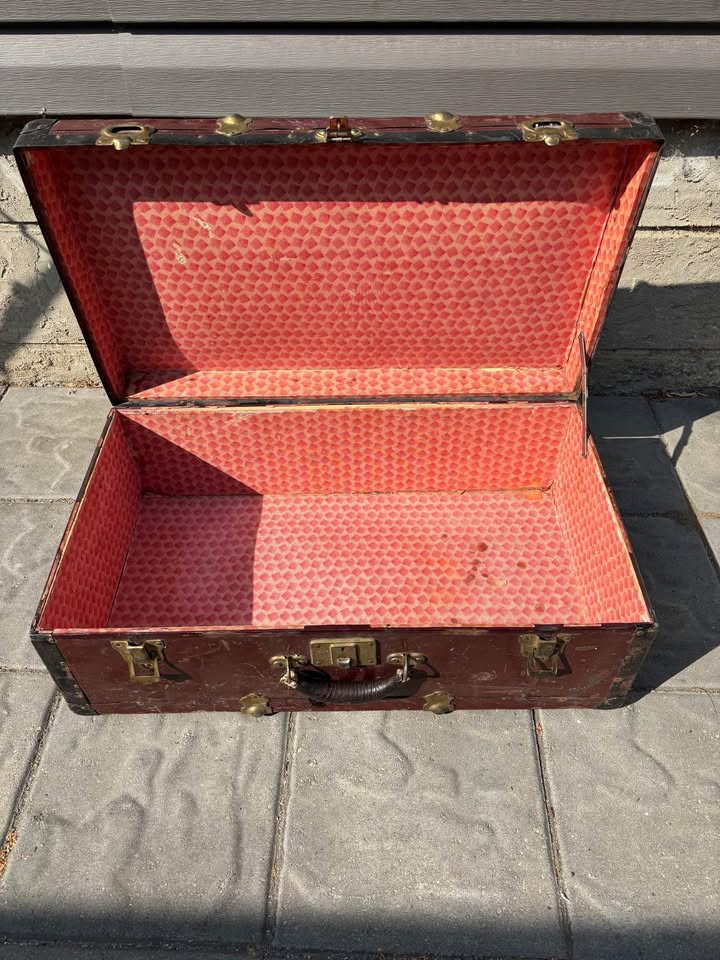 Antique metal suitcases - photo 5