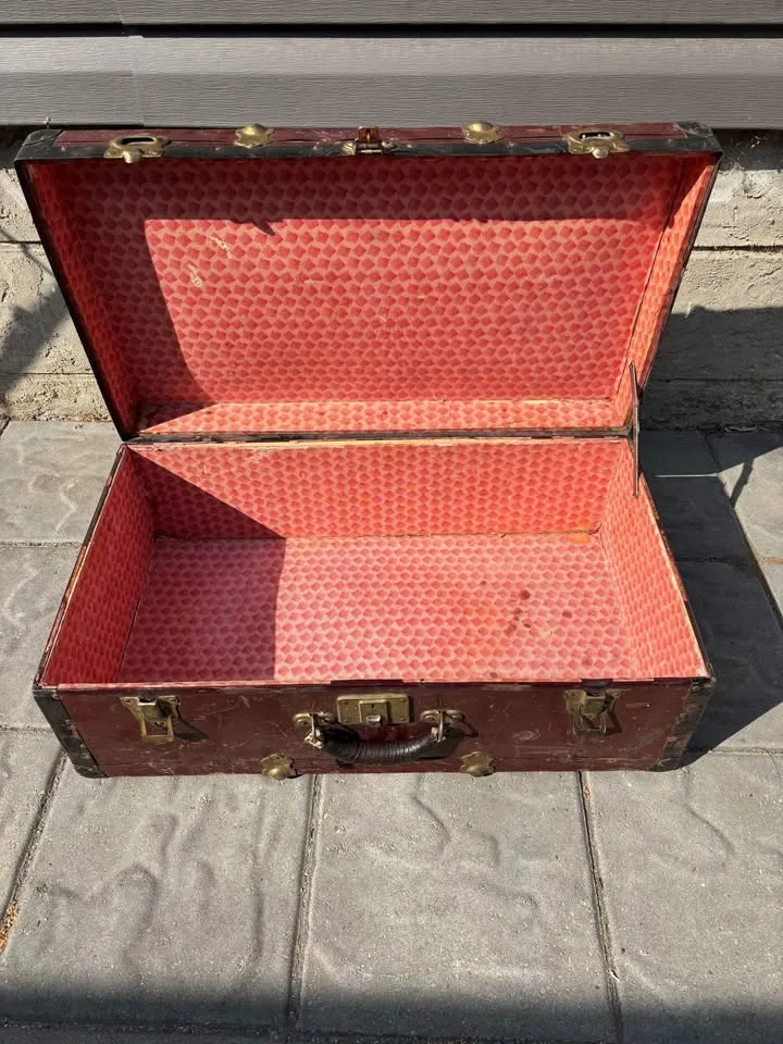 Antique metal suitcases image indicator(5)