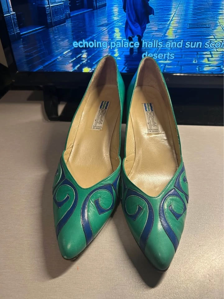 Vintage Handmade Leather Pumps – Size 9.5 Narrow - photo 2