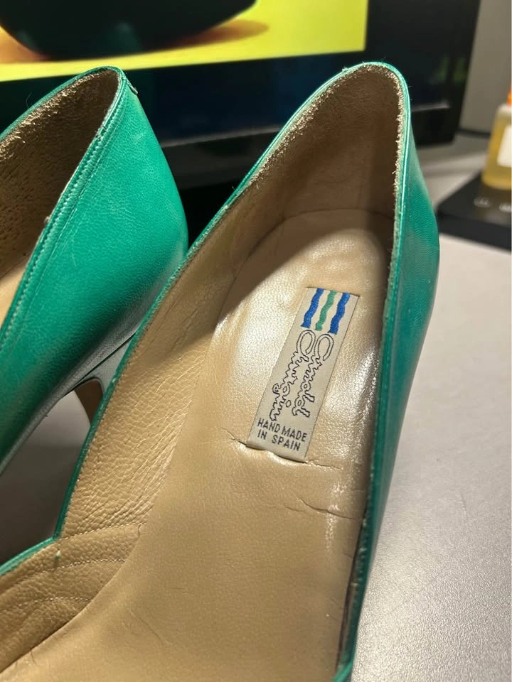 Vintage Handmade Leather Pumps – Size 9.5 Narrow - photo 4
