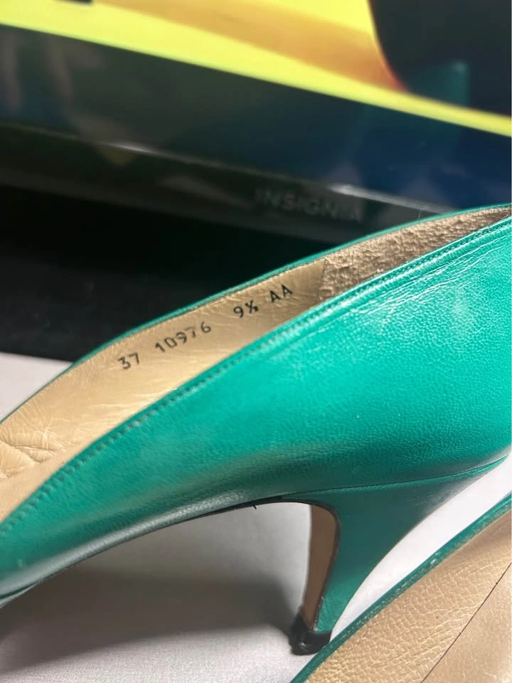 Vintage Handmade Leather Pumps – Size 9.5 Narrow - photo 5