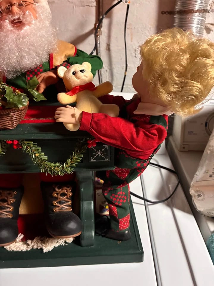 Antique Santa That Moves and Plays Music - photo 3