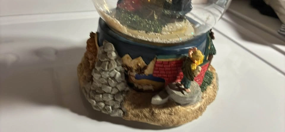 Antique Christmas Snow Globe - photo 4