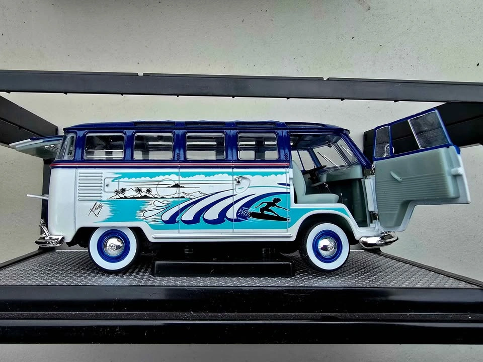 VW 1960 MicroBus Deluxe USA Model/Miniature S28. 18-05 - photo 4