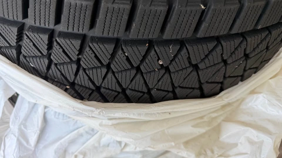 Set of 4 tires w/rims -Bridgestone Blizzark 225/70R16 - photo 2