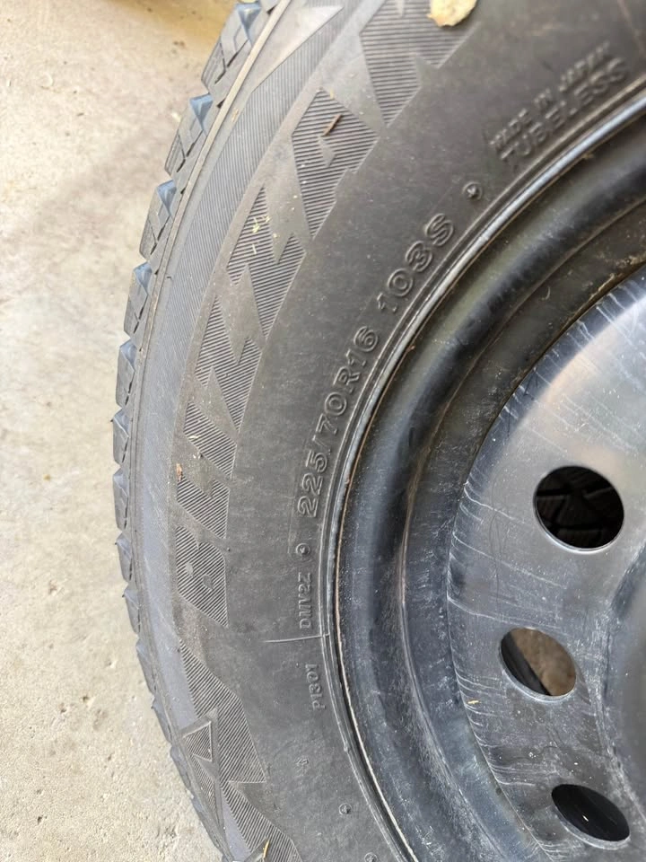 Set of 4 tires w/rims -Bridgestone Blizzark 225/70R16 - photo 3