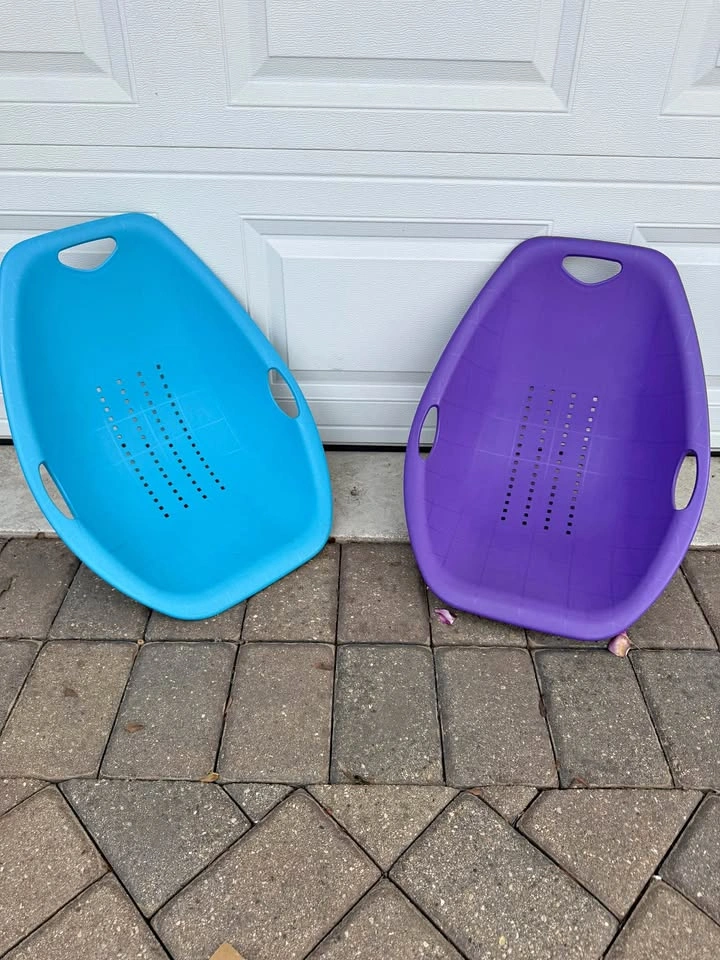Classroom scoop chairs