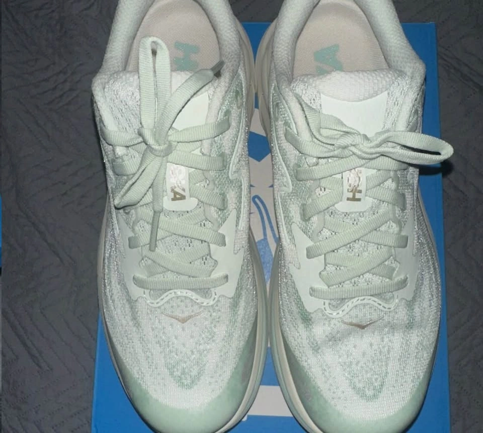 Hoka One One Clifton 10 Sea Glass & Jade Women's Size 7 / Youth
