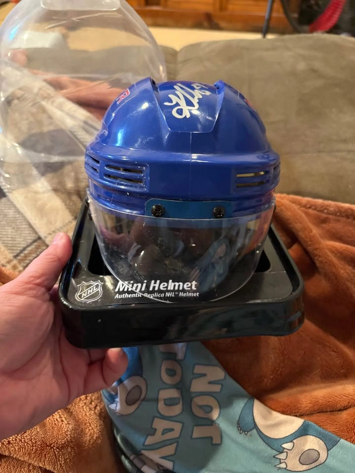 NY Rangers Autographed Mini Helmet - Kaapo Kakko - photo 2