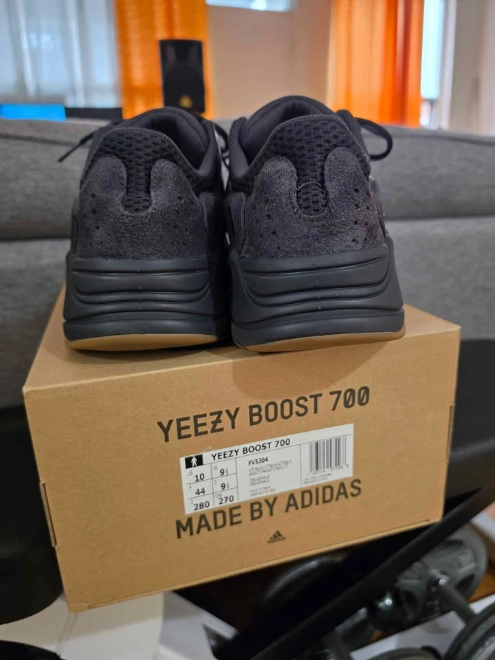 Yeezy 700 Utility Black - photo 3
