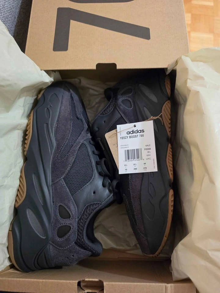 Yeezy 700 Utility Black - photo 5