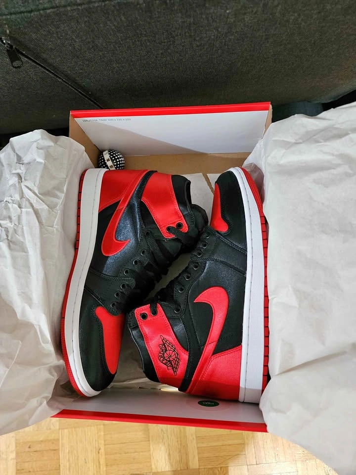 Jordan 1 Satin Bred