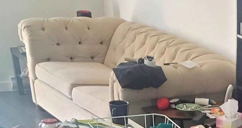 Large Couch - Tufted Chesterfield Style Sofa - photo 3