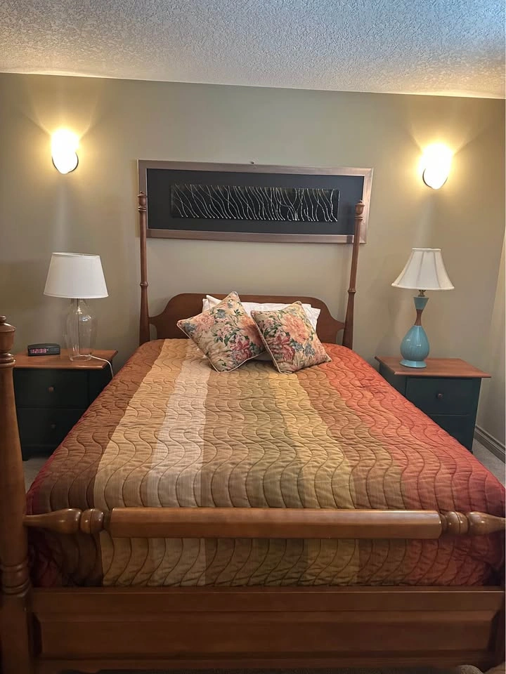 Full Size Bed with 2 Nightstands - photo 2