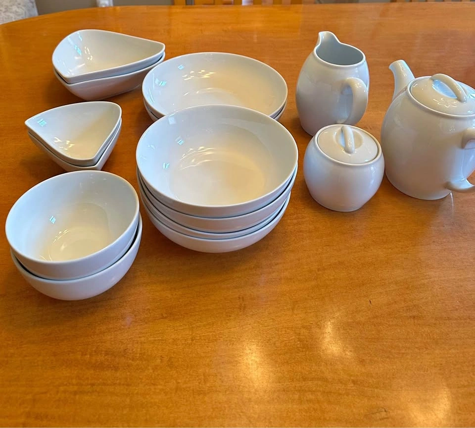 BRAND NEW 17 pieces Denby White Ceramic Dinnerware Set