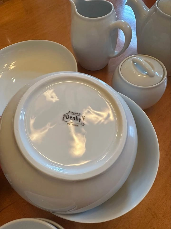 BRAND NEW 17 pieces Denby White Ceramic Dinnerware Set - photo 2