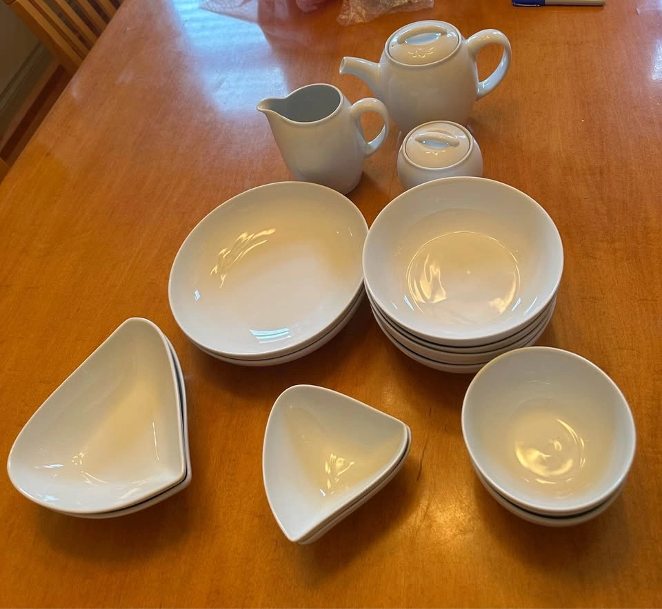 BRAND NEW 17 pieces Denby White Ceramic Dinnerware Set - photo 3