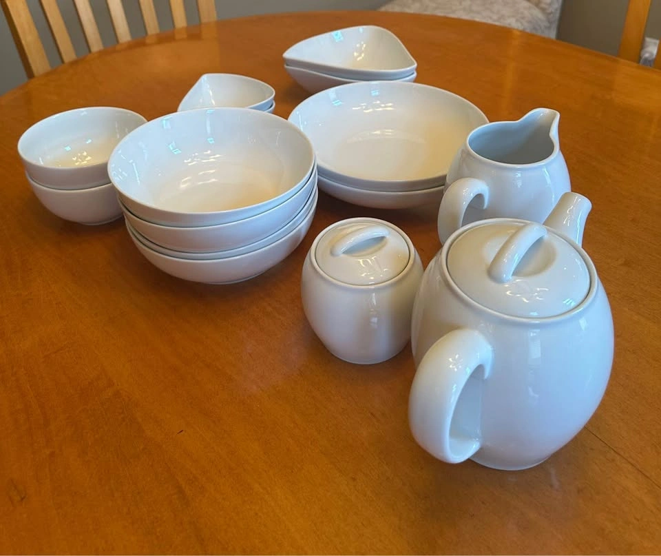 BRAND NEW 17 pieces Denby White Ceramic Dinnerware Set - photo 4