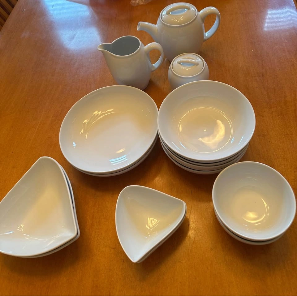 BRAND NEW 17 pieces Denby White Ceramic Dinnerware Set - photo 5