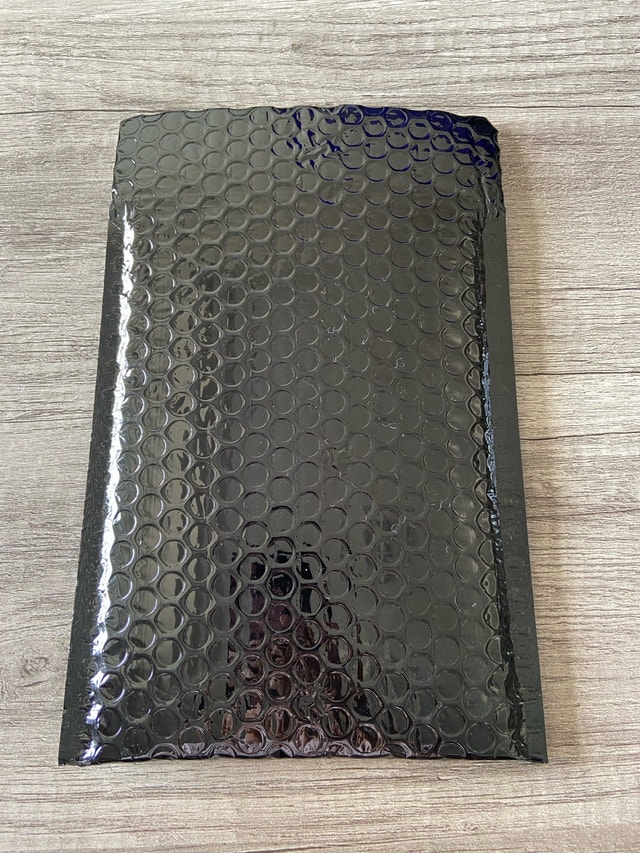 75 Black Glossy Bubble Mailers 9" x 7"