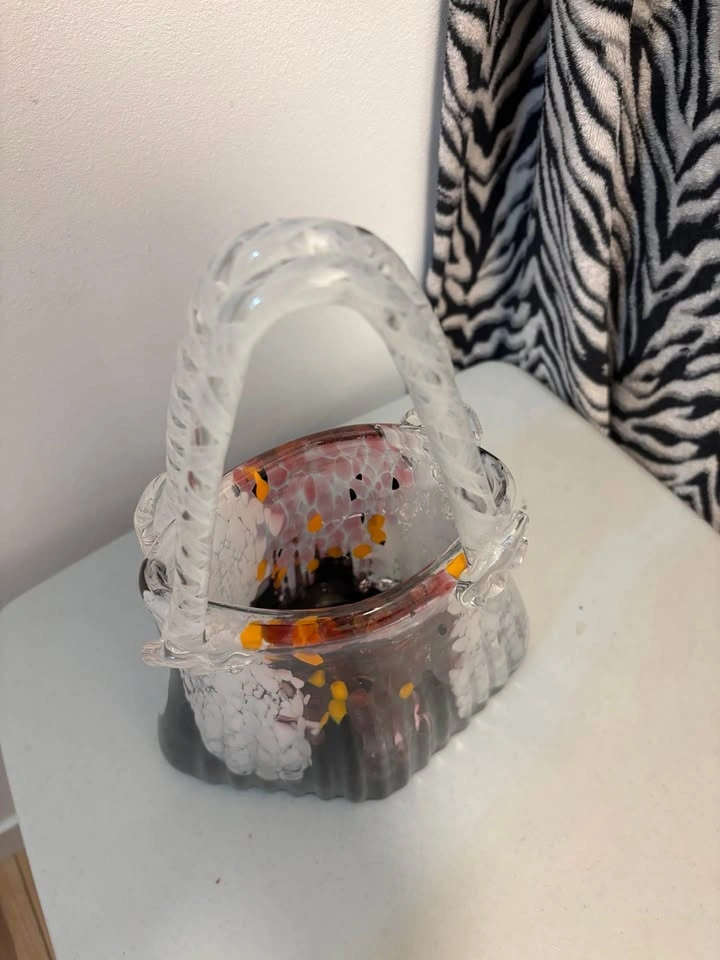 Beautiful Blown Glass Bag Vase $30obo. - photo 2