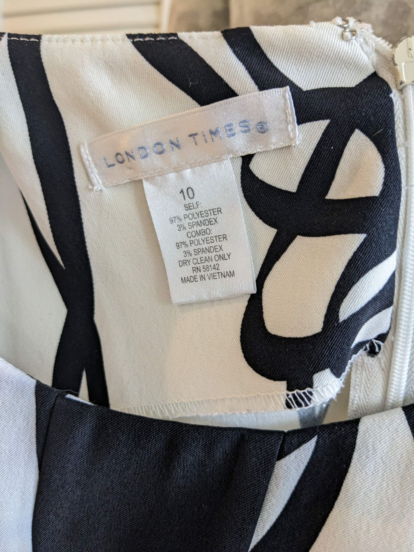 London Times Black and White Flower Print Dress Size 10 - photo 2