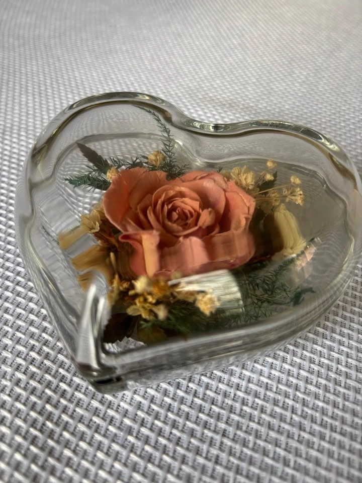 Freeze-Dried Rose in Glass Heart $25 - photo 3