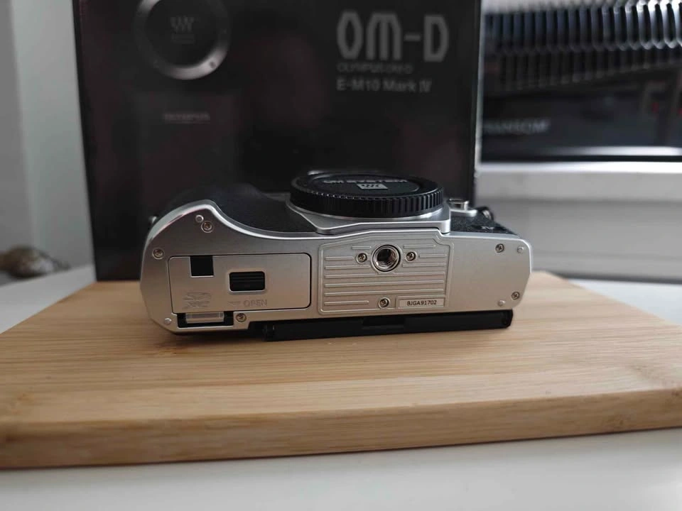 Olympus OM-D E-M10 Mark IV w/ RISESPRAY 35mm F1.6 - photo 5