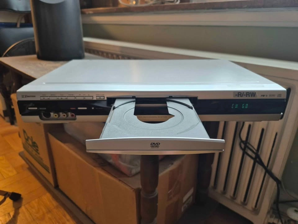 Emerson DVD Recorder - photo 2