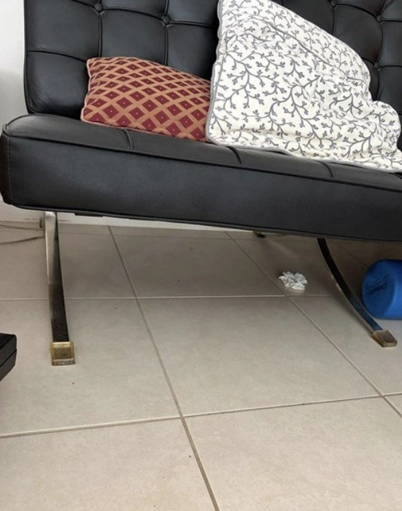 Black Leather Sofa - Perfect Condition - photo 2