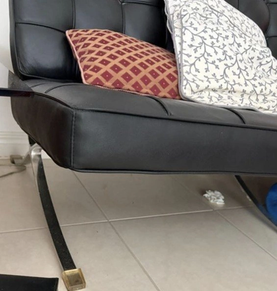 Black Leather Sofa - Perfect Condition - photo 3