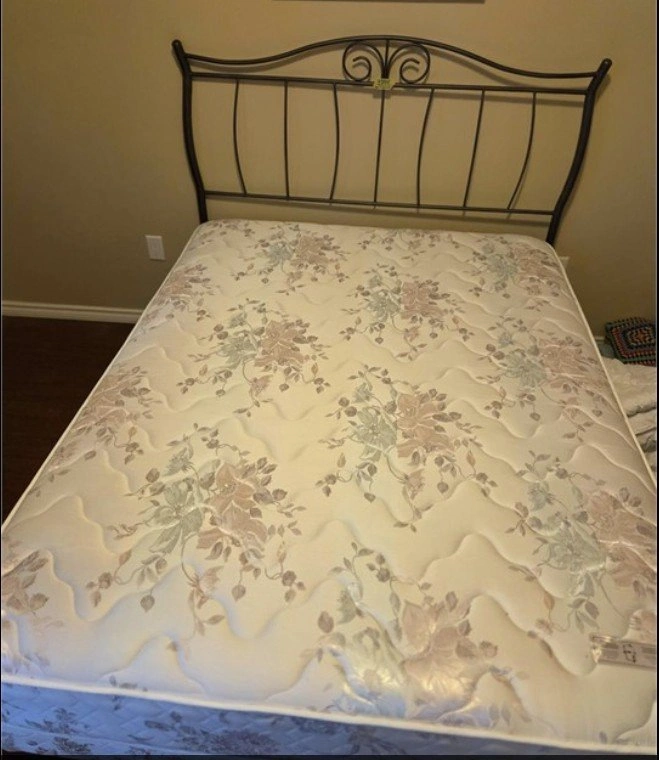 Mattress Queen bed w Metal head board DELIVERY FREE - photo 2