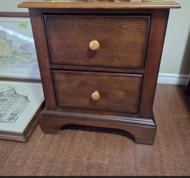 Queen Mattress, Wood Bed Frame & Nightstand - photo 4