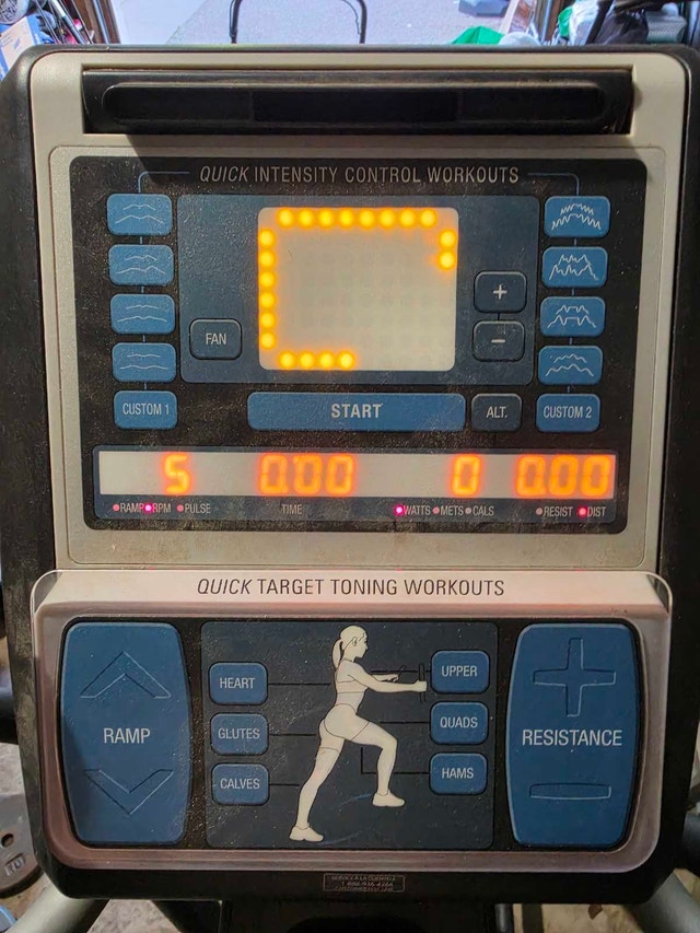 NordicTrack Commercial 1300 Elliptical - photo 4