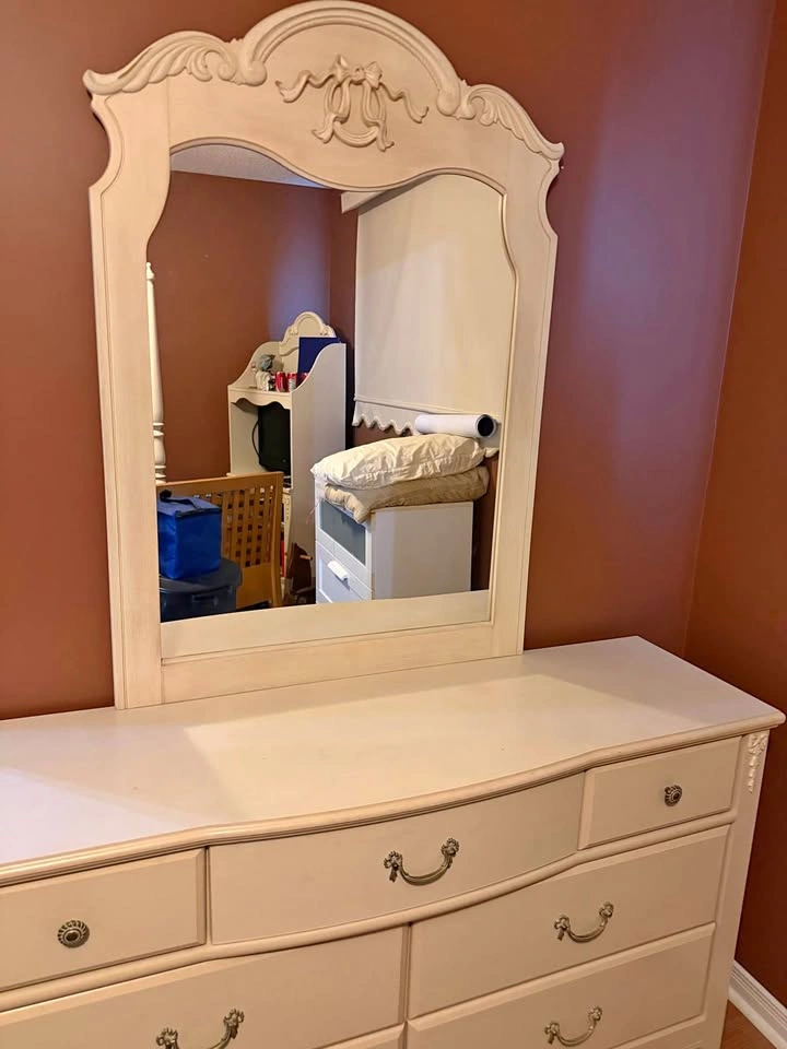 Complete Twin Bed Set with Dresser, Mirror & Book Shelf/TV Stand