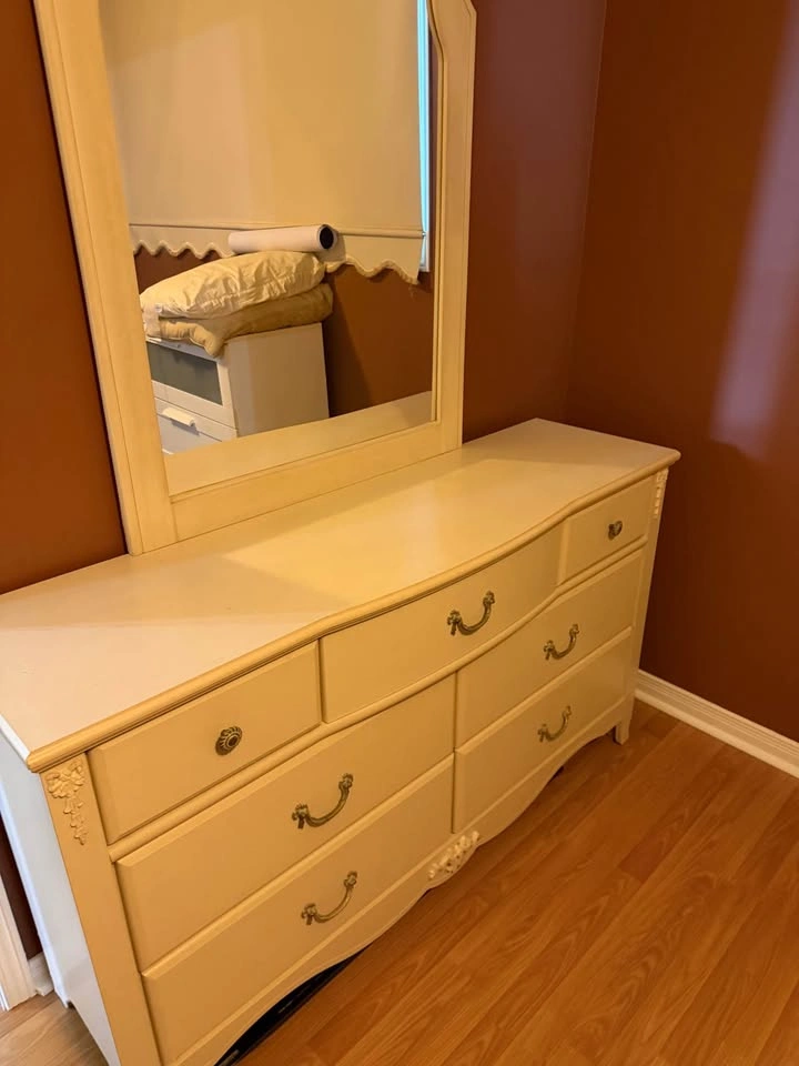 Complete Twin Bed Set with Dresser, Mirror & Book Shelf/TV Stand - photo 3