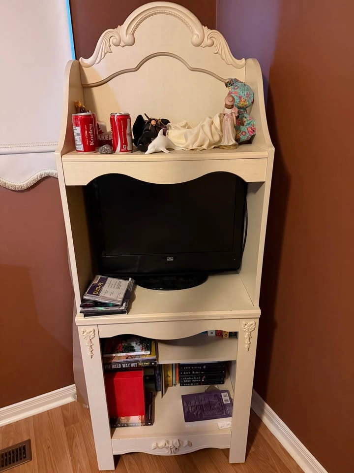 Complete Twin Bed Set with Dresser, Mirror & Book Shelf/TV Stand - photo 5