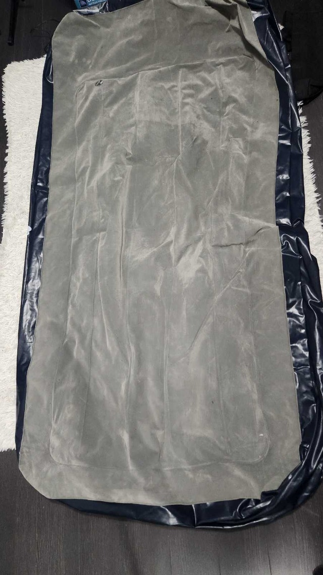 Air Mattress w/ Built-In Pump - photo 2
