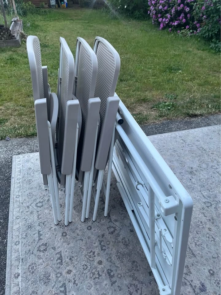 Excellent Outdoor Patio Set – Table + 4 Reclining Chairs (IKEA) - photo 5