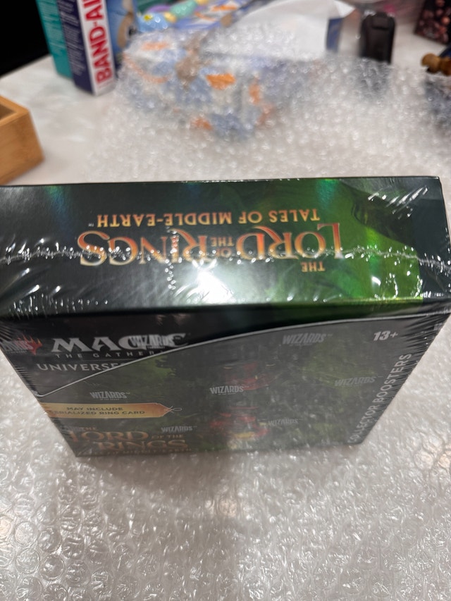 Magic The Gathering LOTR Collector Booster Box - photo 2