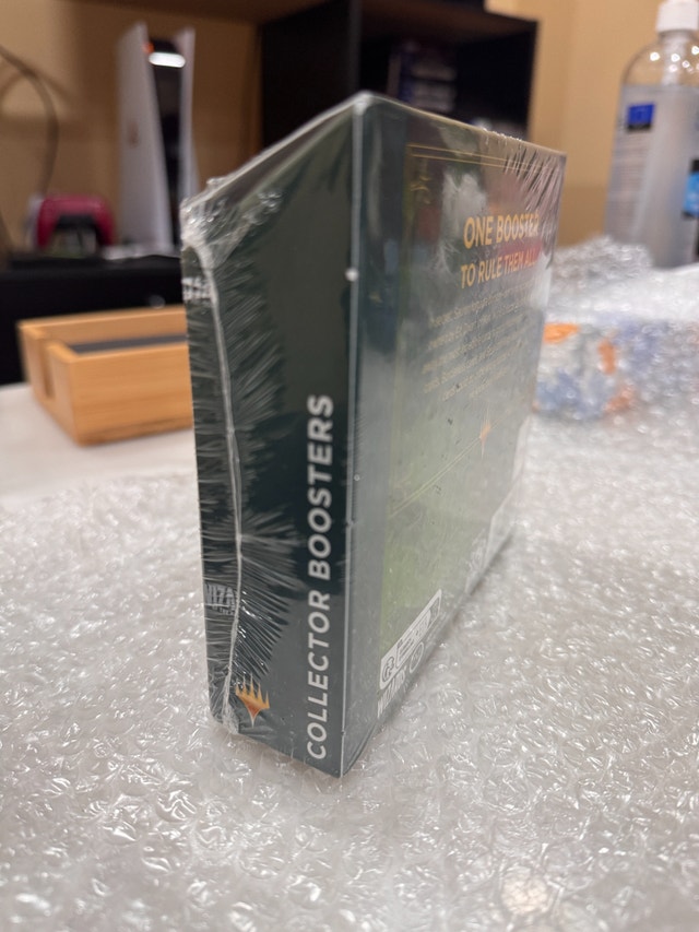 Magic The Gathering LOTR Collector Booster Box - photo 4